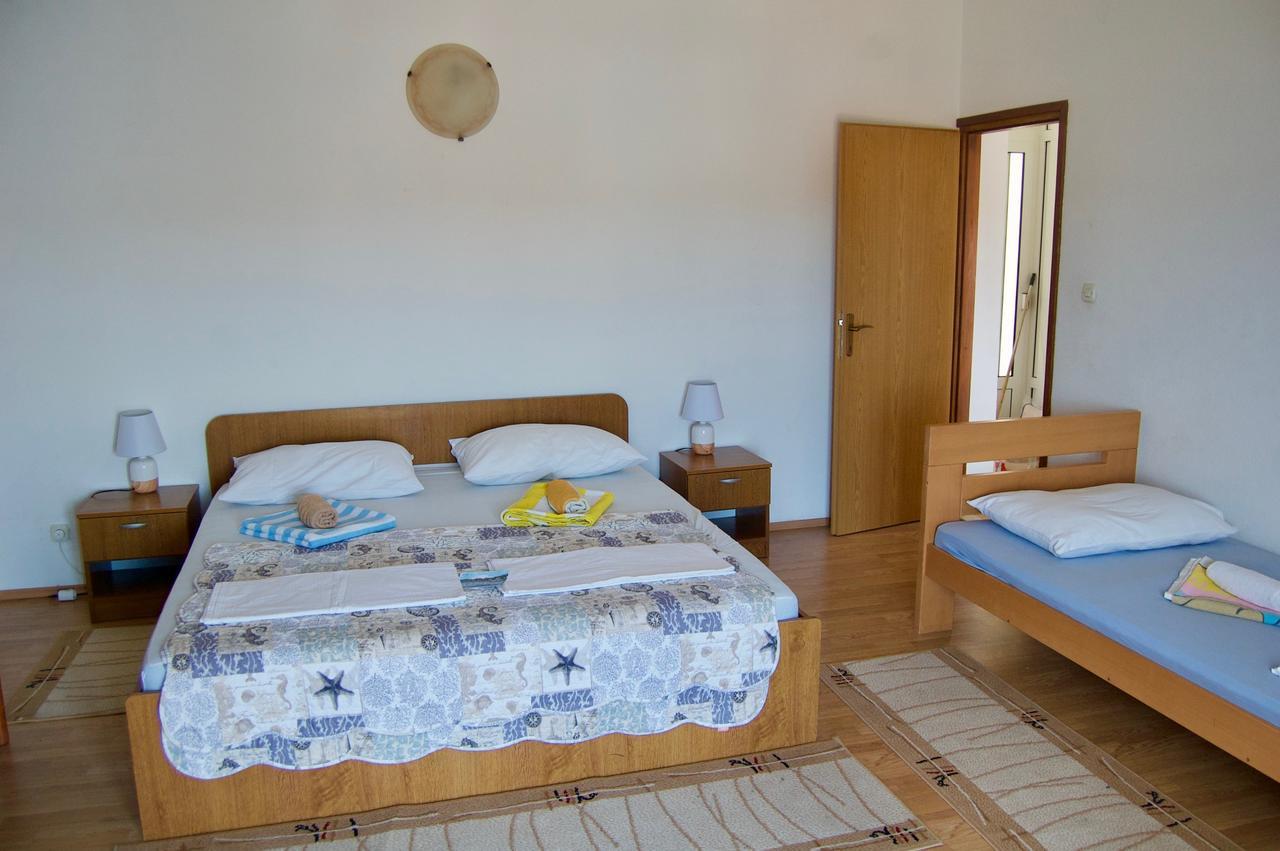 Apartments Petricevic Хвар Стая снимка